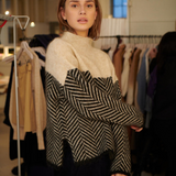 "Norah | Maglione in Cotone con Collo Alto" can be rewritten as "Norah | Maglione in Cotone con Collo Alto Elegante".