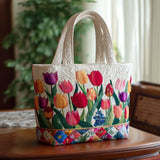 Borsa artigianale trapuntata con giardino di tulipani