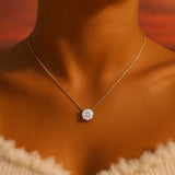 Collana con bellissimo ornamento luminoso
