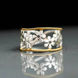 Anello floreale irregolare