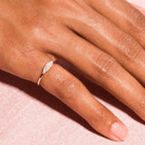 Anello d'oro con zirconia ripetuta