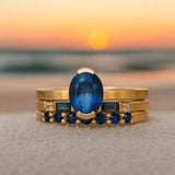 Anello con gemma blu
