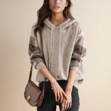 Emily | Maglione con Cappuccio a Treccia Elegante