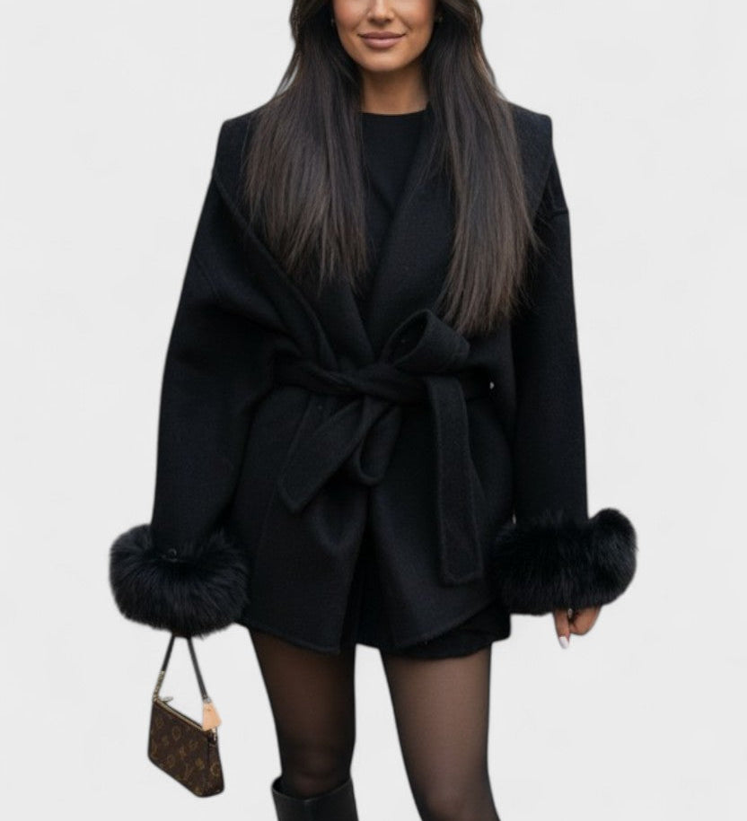 Dagmar™ | Cappotto elegante con pelliccia ecologica
